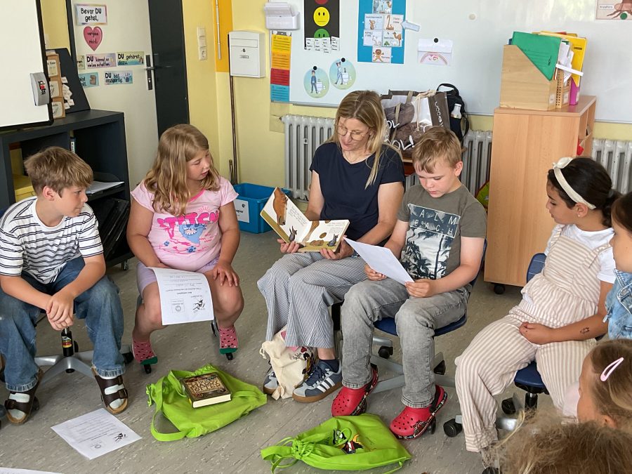 Abschlussbesuch der Borsumer Bücherei in den 2. Klassen